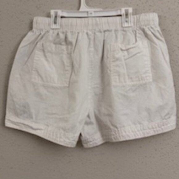 Short Blanco Casual con Cintura Elástica (White Casual Drawstring Shorts) - Picture 6 of 7